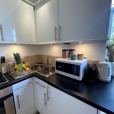 Cute&Cozy Studio Apt In Barons Court Londra Esterno foto