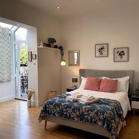 Cute&Cozy Studio Apt In Barons Court Londra Esterno foto