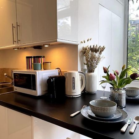 Cute&Cozy Studio Apt In Barons Court Londra Esterno foto