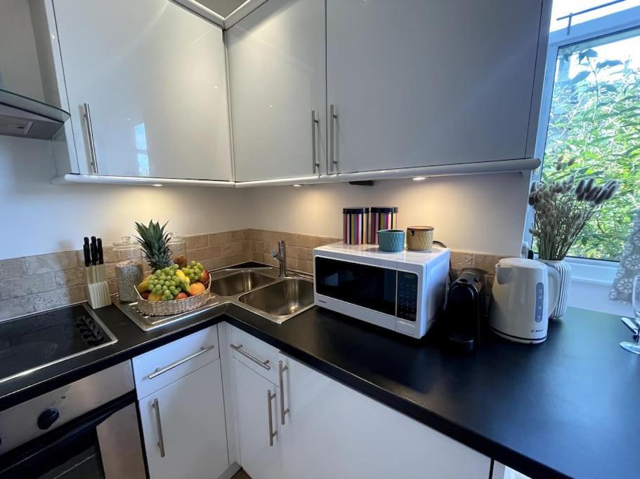 Cute&Cozy Studio Apt In Barons Court Londra Esterno foto