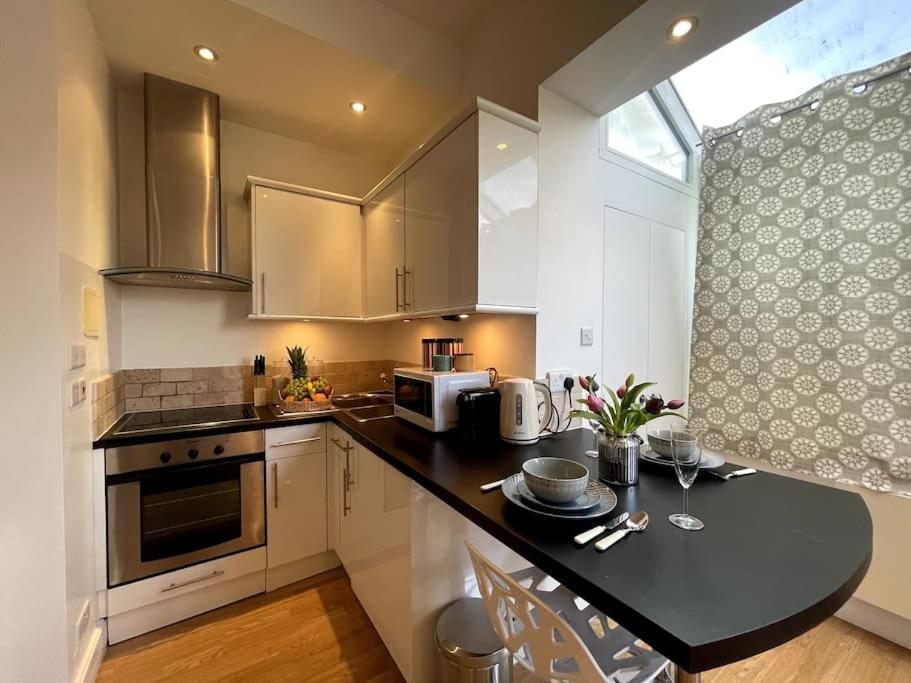 Cute&Cozy Studio Apt In Barons Court Londra Esterno foto