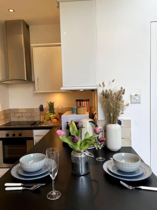 Cute&Cozy Studio Apt In Barons Court Londra Esterno foto