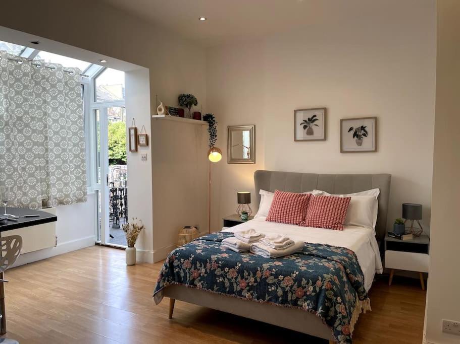 Cute&Cozy Studio Apt In Barons Court Londra Esterno foto