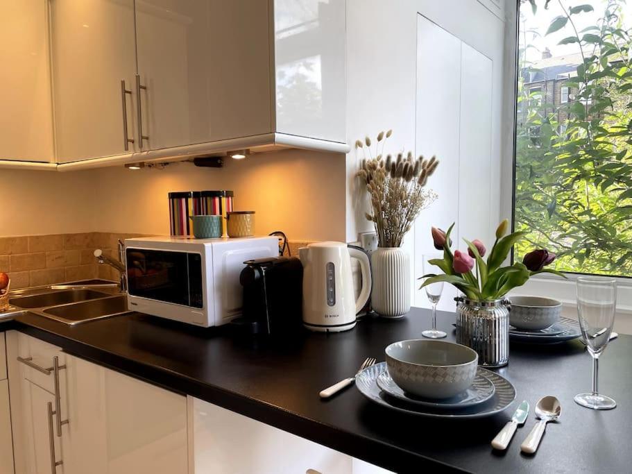 Cute&Cozy Studio Apt In Barons Court Londra Esterno foto