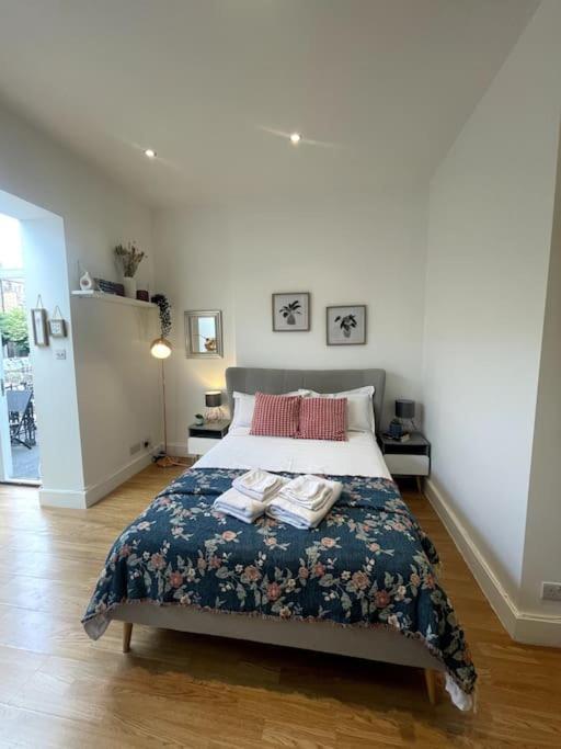 Cute&Cozy Studio Apt In Barons Court Londra Esterno foto